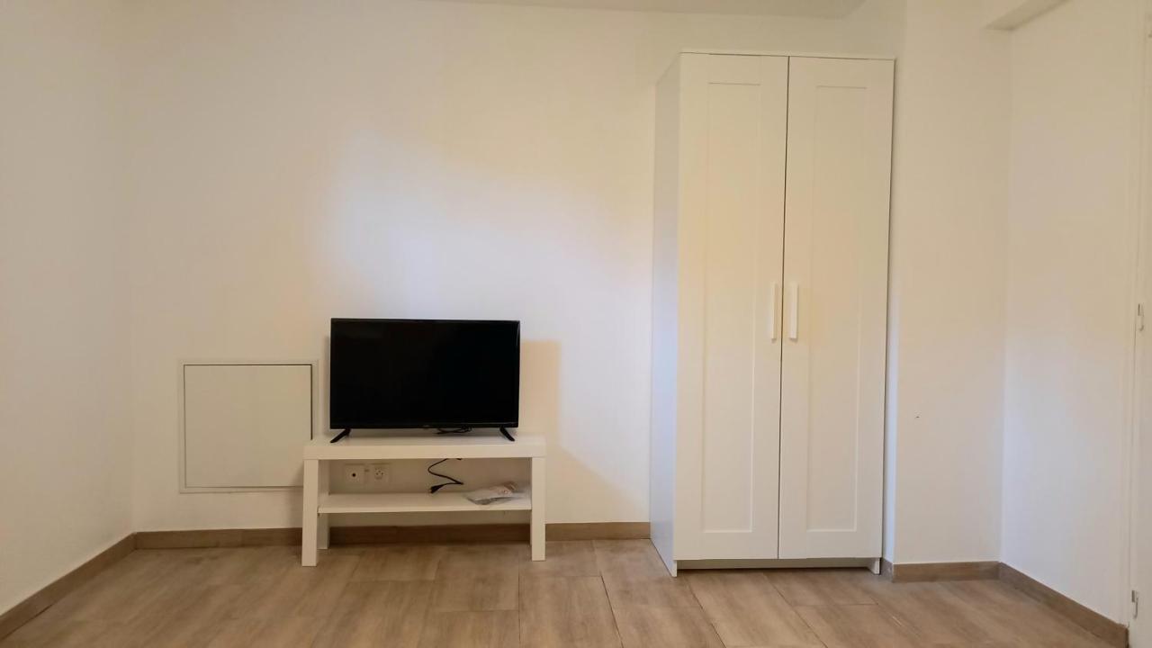 Super Appartement Au Centre Ville De Rosny Sous Bois Buitenkant foto